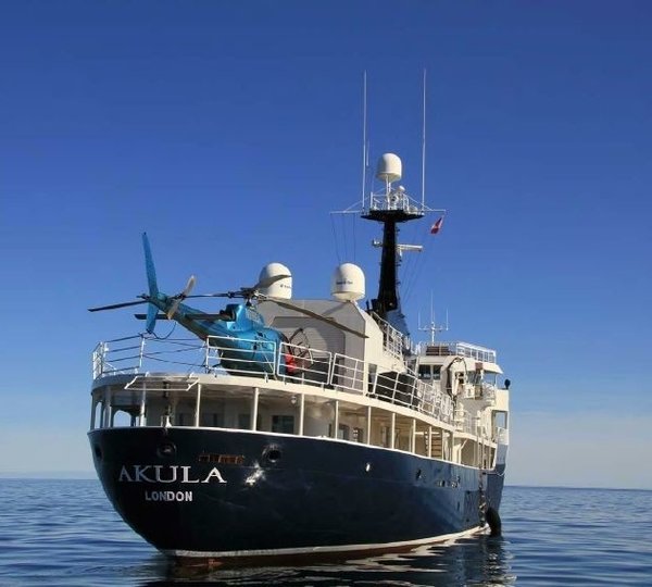 akula yacht charter